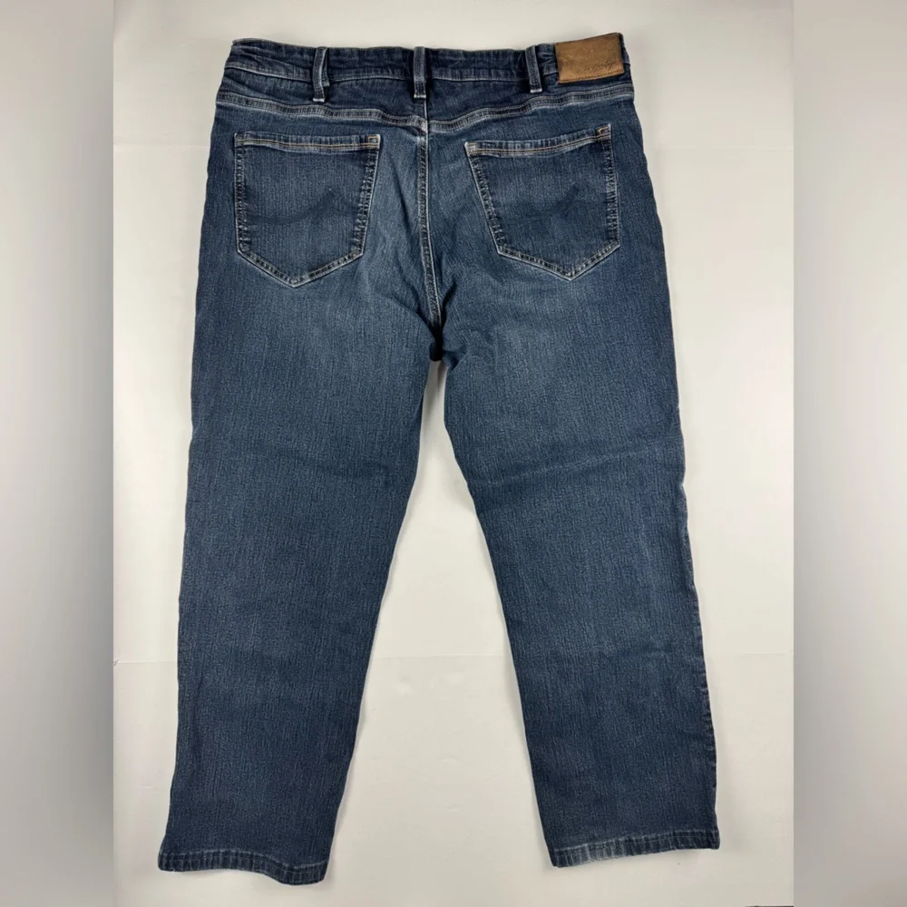 Heritage Men's Relaxed Jeans in Medium Blue
